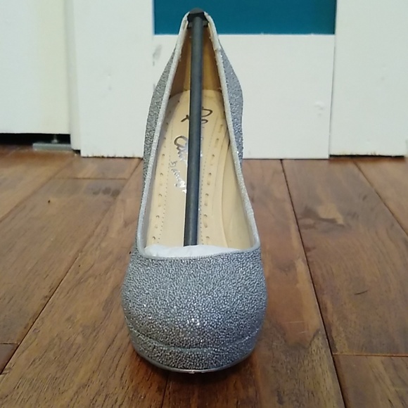 NIB alice and olivia Robyn pump - Picture 3 of 6